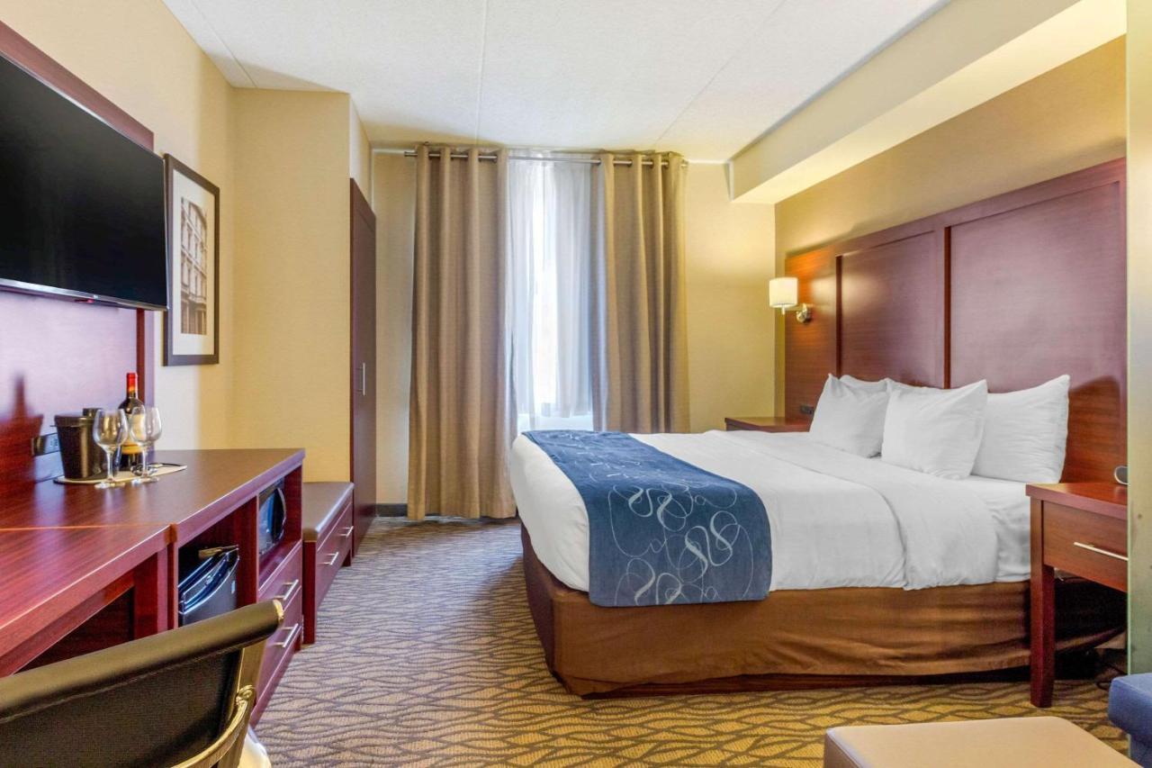 Comfort Suites Downtown Виндзор Экстерьер фото