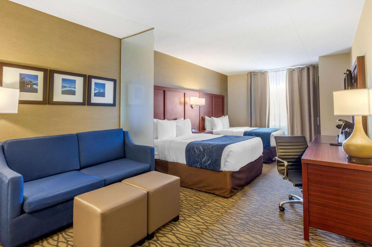 Comfort Suites Downtown Виндзор Экстерьер фото