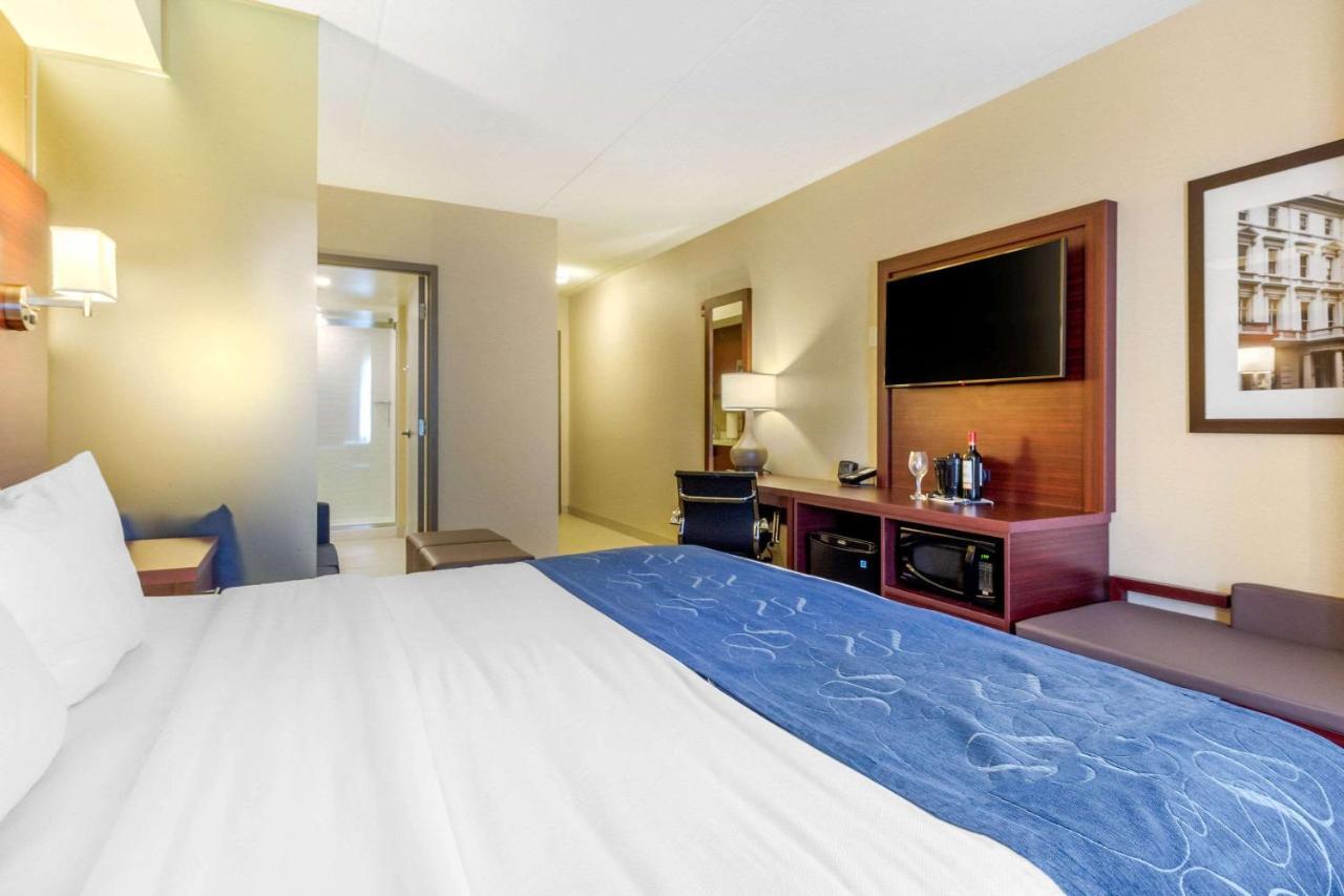 Comfort Suites Downtown Виндзор Экстерьер фото