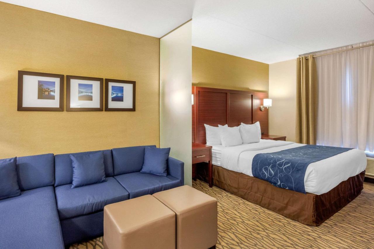 Comfort Suites Downtown Виндзор Экстерьер фото